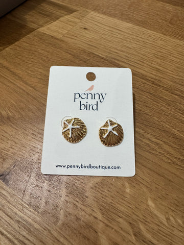 Round shell earrings