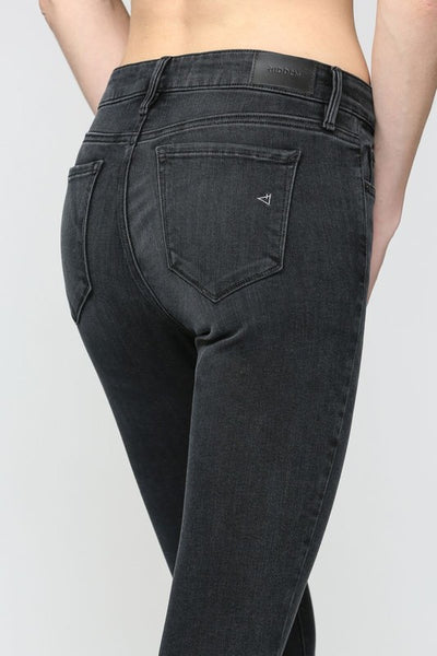 Amelia Skinny with clean hem in washed black - Hidden Jeans